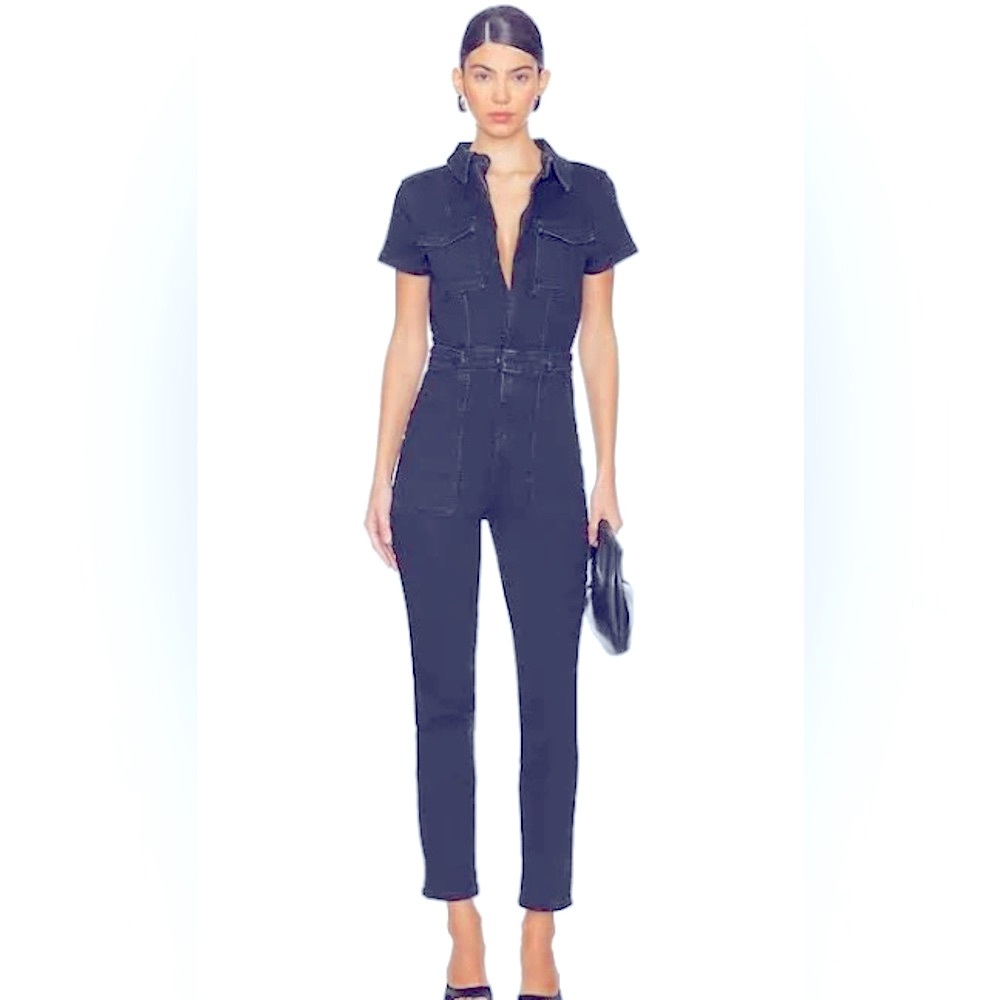 BY GOOD AMERICAN NWT BLACK SHORT SLEEVE JUMPSUIT THAT HUGS YOU IN!